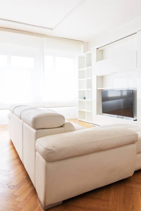 Bilocale Vista Sul Duomo Di Milano Apartment ภายนอก รูปภาพ