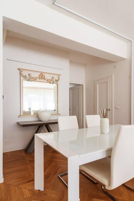 Bilocale Vista Sul Duomo Di Milano Apartment ภายนอก รูปภาพ