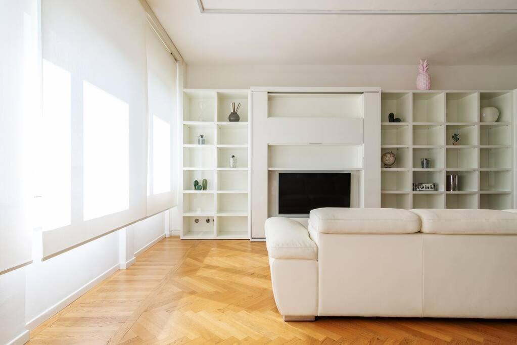 Bilocale Vista Sul Duomo Di Milano Apartment ภายนอก รูปภาพ